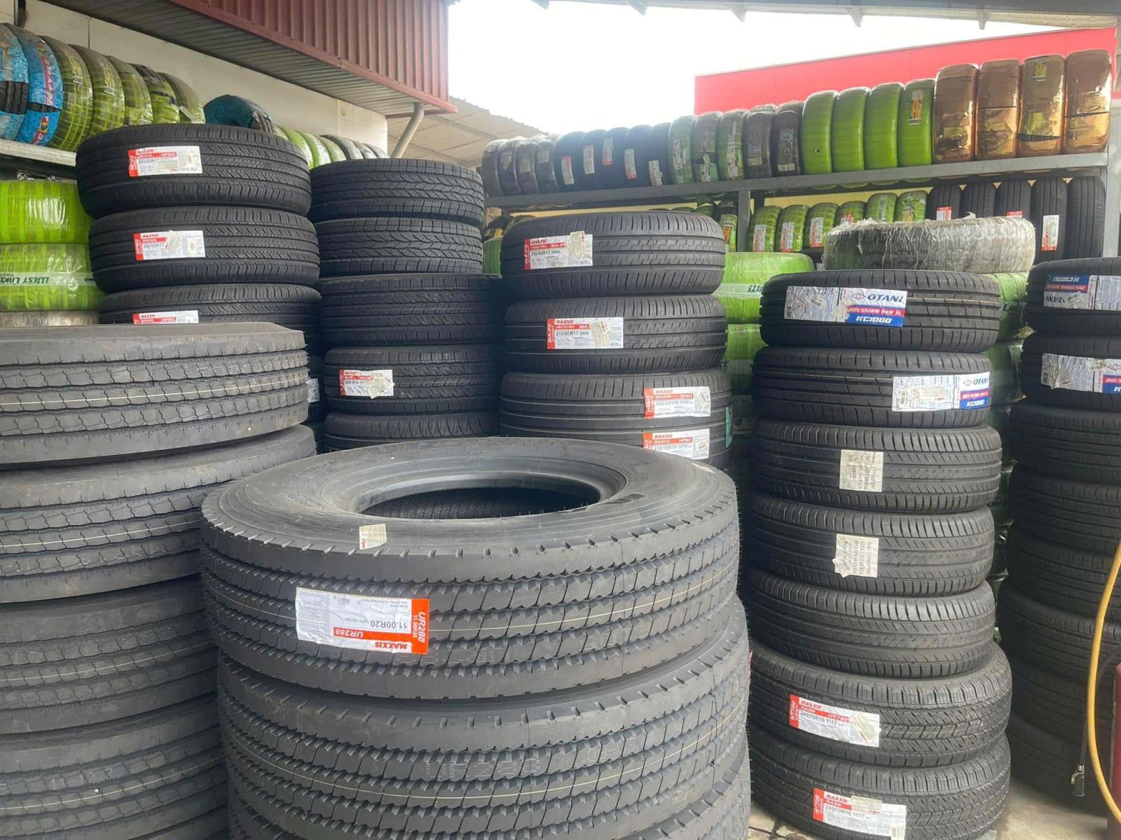 PHÂN PHỐI LỐP XE SỐ LƯỢNG LỚN TẠI CÁC CẢNG MIỀN TÂY - GIÁ RẺ